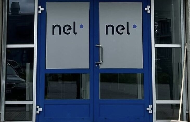 Vindusfolie på inngangsdører
